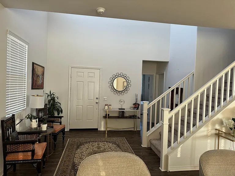 1057 Peach Grv — Photo 2