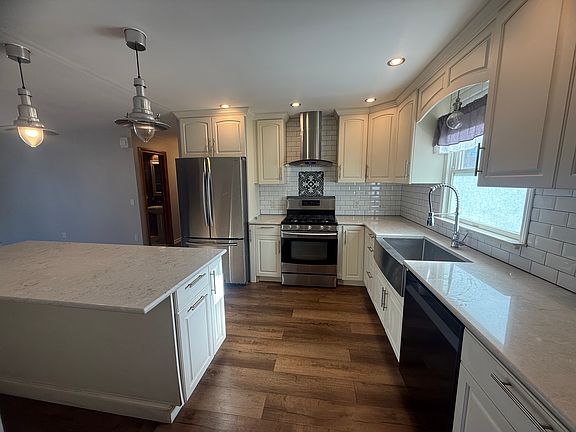 4th image of 630 Ingraham Ln