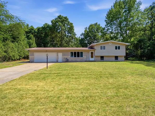 2580 Locust Ln, Stevensville, MI 49127