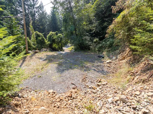 750 Taylor Rd, Bowen Island, BC V0N 1G1