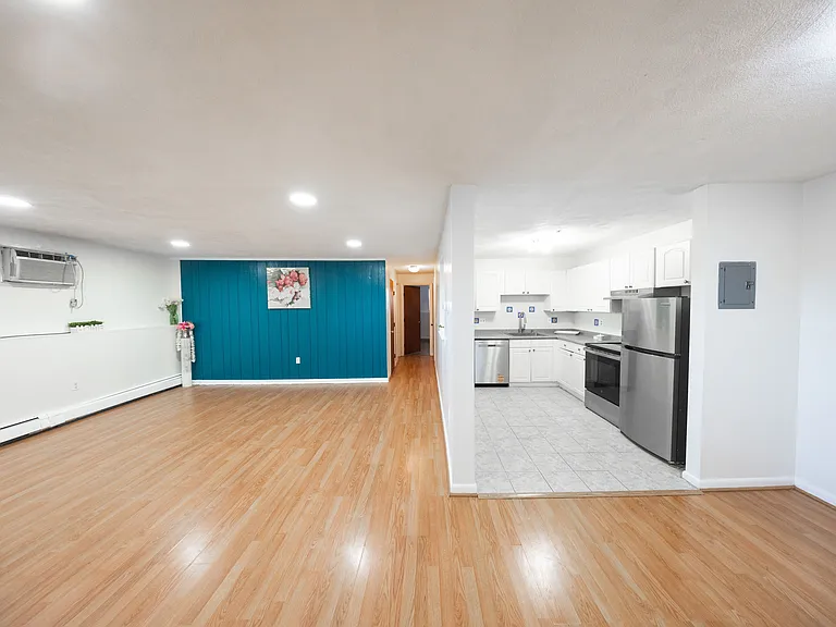 12 Williamsburg Ct #1 — Photo 9