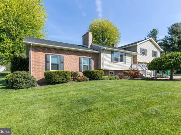 547 Garman Dr, Chambersburg, PA 17202