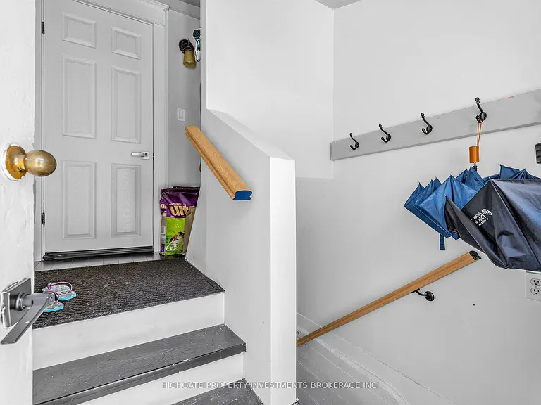 210 Gowan Ave #BASEMENT — Photo 11