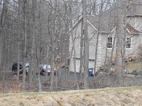 2nd image of 17 Leaf Haven Ct
