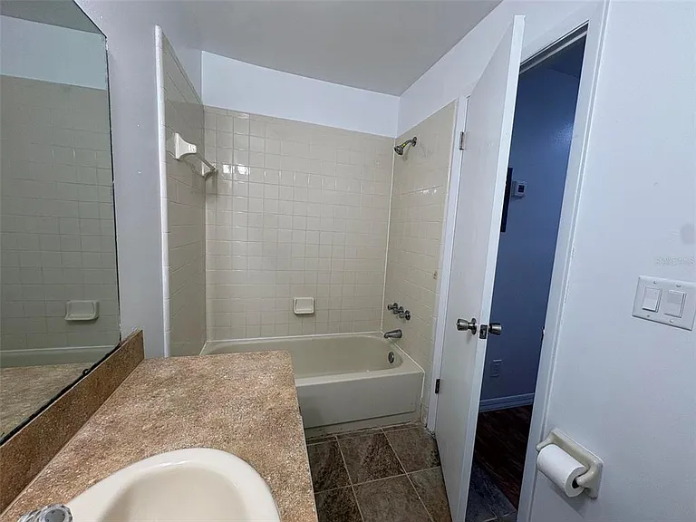 1724 Foxhall Cir #1724 — Photo 17