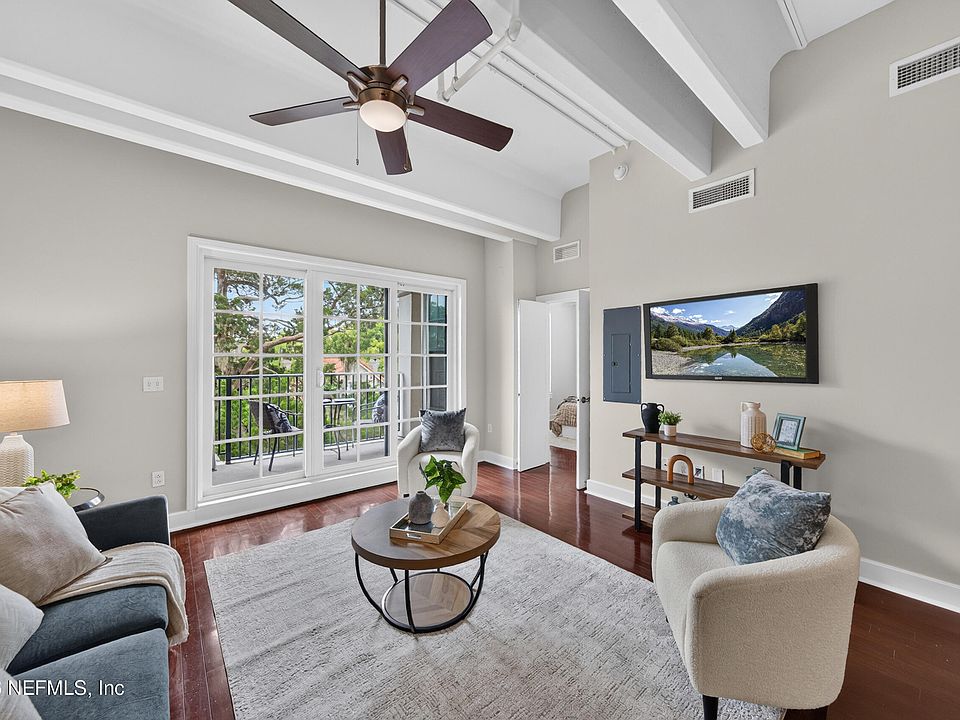 1st image of 1661 RIVERSIDE Avenue #313