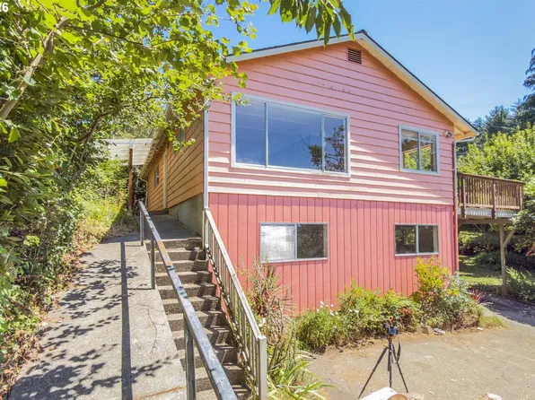 1077 F St, Coos Bay, OR 97420