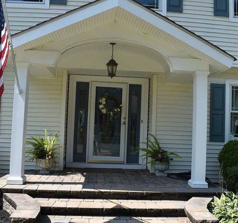 2nd image of 811 Chelsea Rd