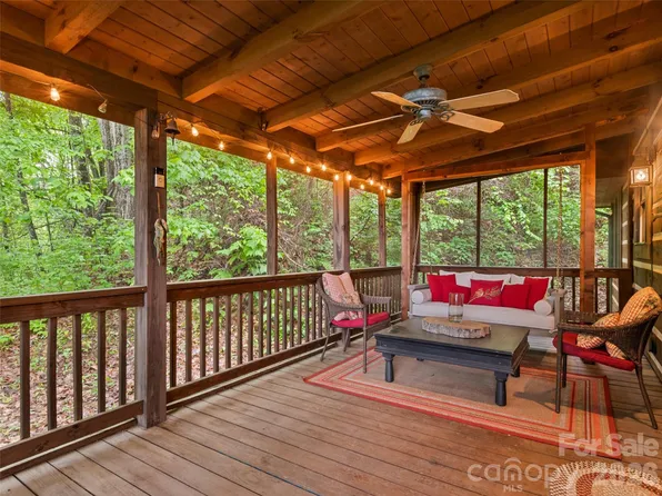 297 Hidden Cove Rd, Maggie Valley, NC 28751
