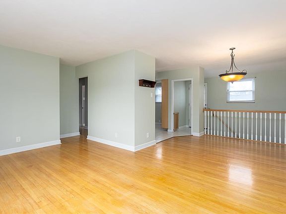 4th image of 8713 Villa Crest Dr