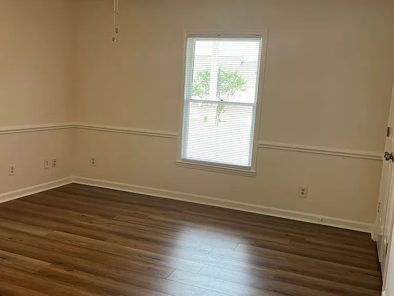 109 Erskine Dr — Photo 10