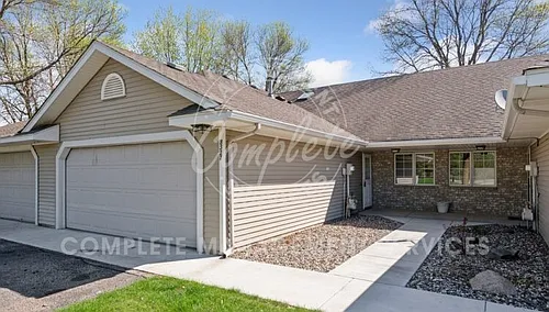 8327 Victoria Dr Photo 1