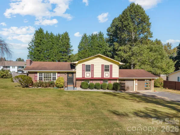 87 Underhill Rd, Hendersonville, NC 28792
