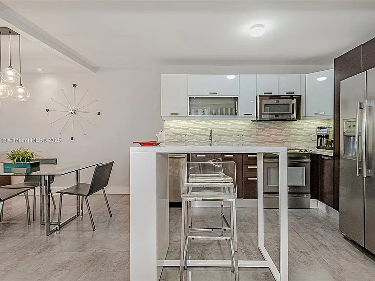 2301 Collins Ave #723 — Photo 21