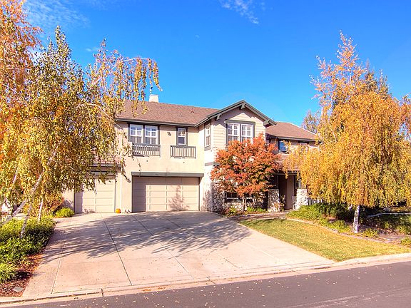 Beautiful Home in The Oaks