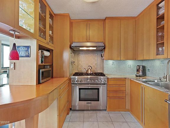 4th image of 250 E 40th St APT 45C