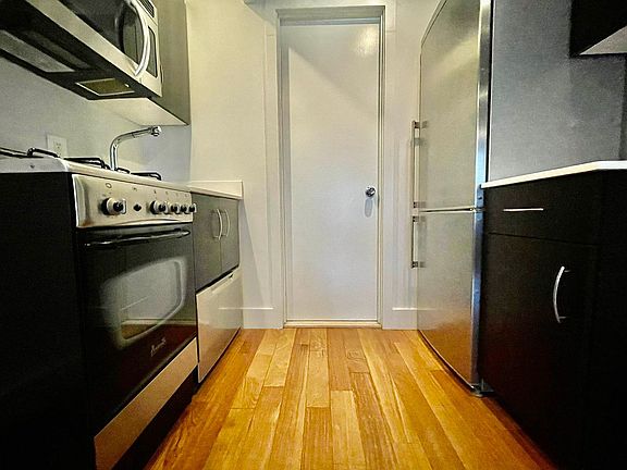 5th image of 165 Ludlow St APT 3C