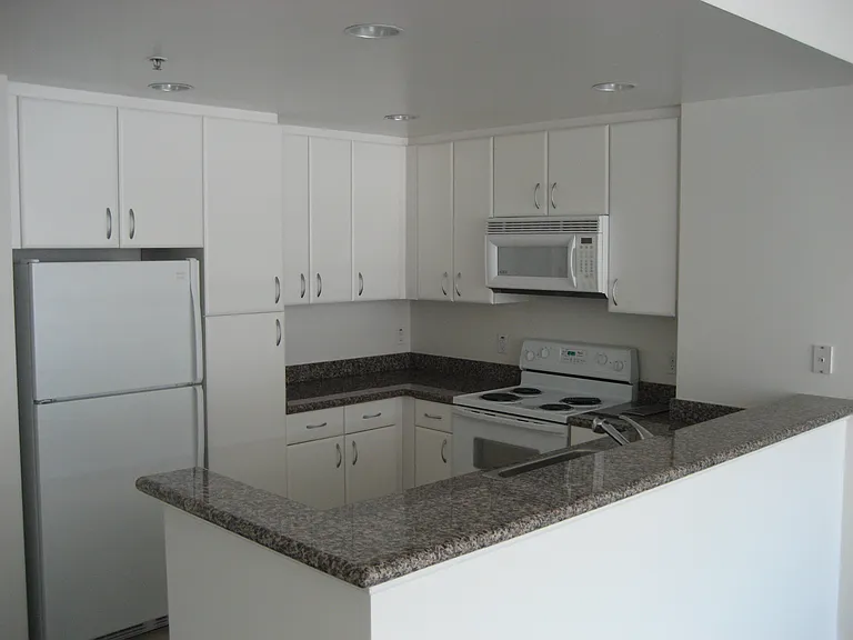 250 King St #714 — Photo 2