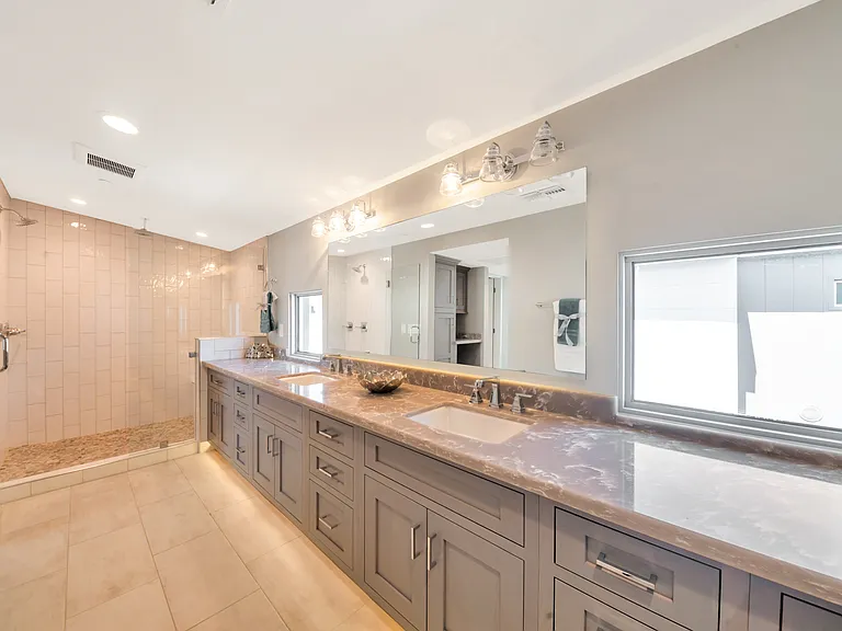 4525 N 40th St #6 — Photo 5