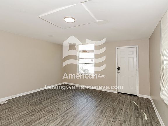 675043_002_living_room_3.jpg
