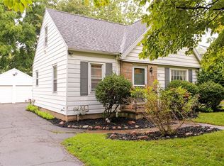 90 Ellington Rd, Rochester, NY 14616