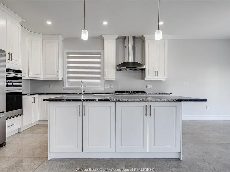 210 Cowan Ct — Photo 4