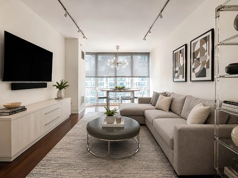 300 E 55th St #5E — Photo 1