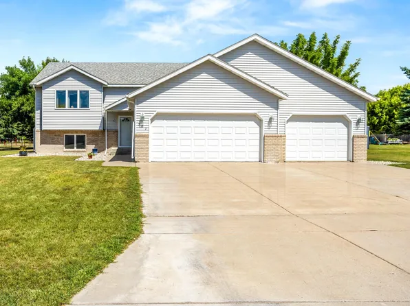 507 Nicole Ln, Dilworth, MN 56529