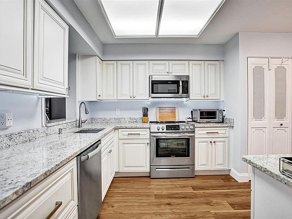 4th image of 14575 Bonaire Boulevard #201