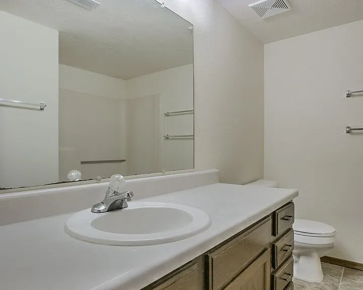 1025 E St — Photo 19