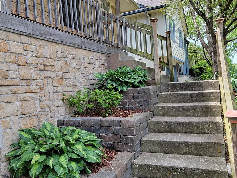 307 SE Greystone Dr — Photo 8