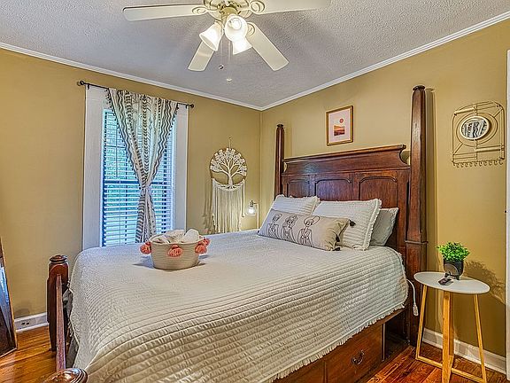 Queen Bed 