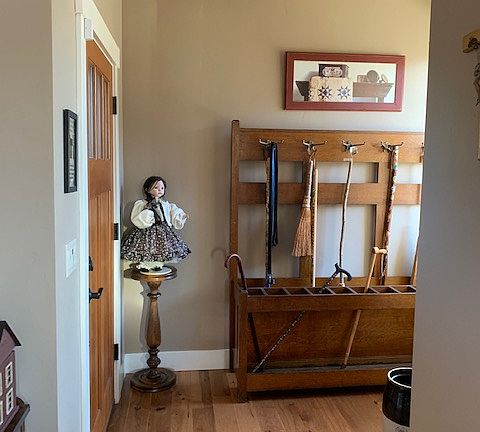 Front Hall w/Lg Closet