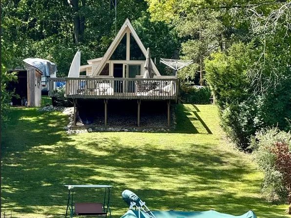 1110 Cambridge Dr, Onsted, MI 49265