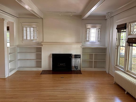 4th image of 2421 Lake Pl