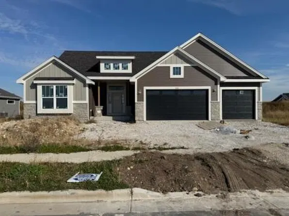 1400 Periwinkle PASS, Oconomowoc, WI 53066
