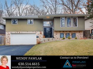42 W Eureka Dr, Lemont, IL 60439