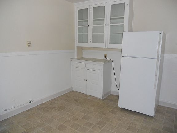 5th image of 232 W Hazeltine Ave APT 15