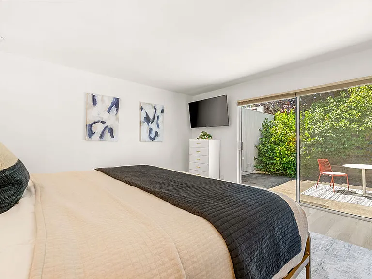 218 San Rafael Ave — Photo 24
