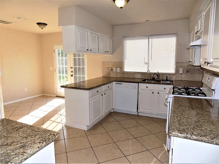 12315 Mill Ridge Dr — Photo 6