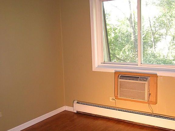 2nd image of 280 Shorewood Dr