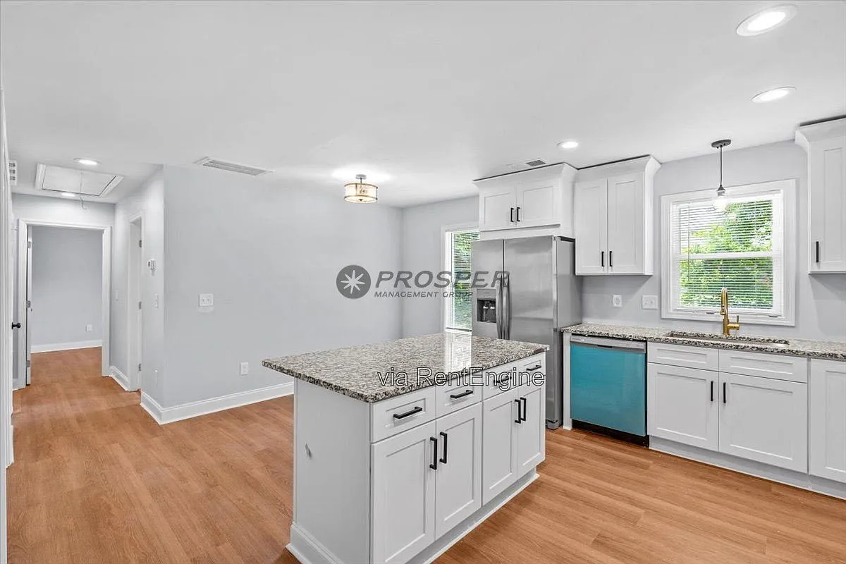 3 bed, 2.0 bath, 1650 sqft, $1,895 — Photo 3
