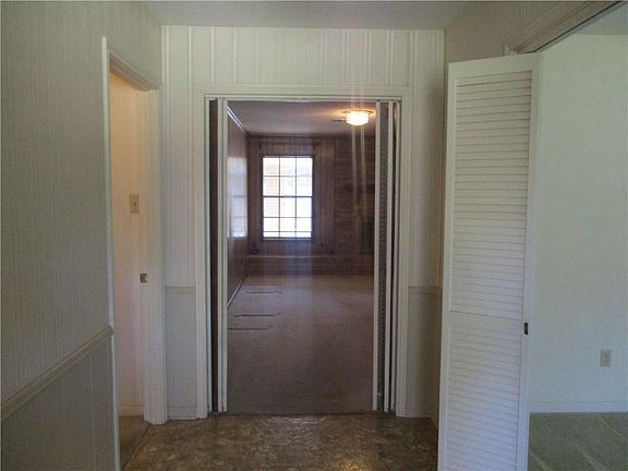 2nd image of 4005 Mayflower Blvd