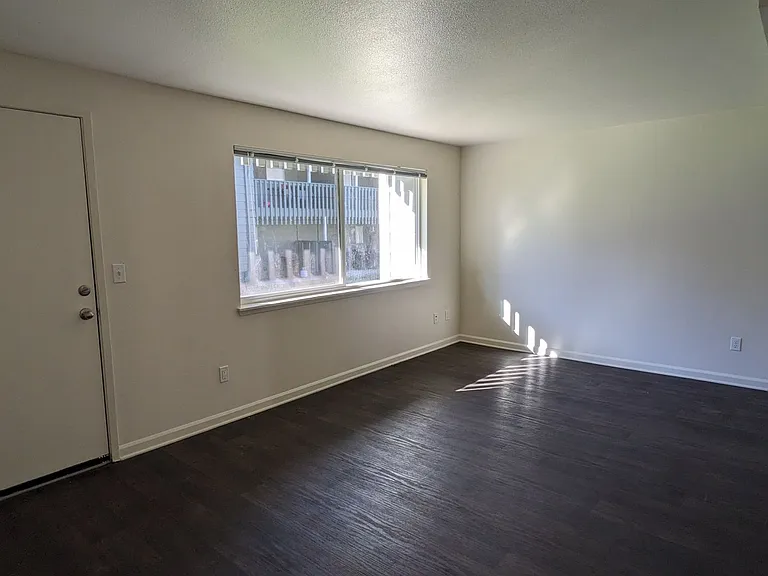 Royal Crest Townhomes — Photo 20
