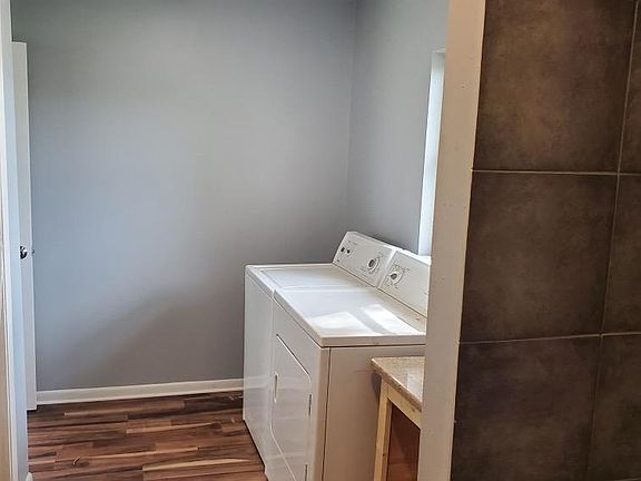 4th image of 224 Marveline Dr #B