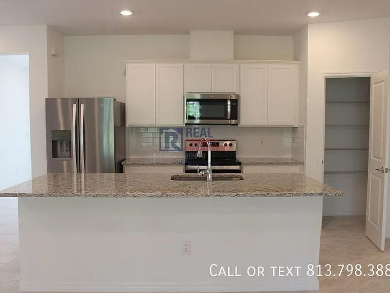 3911 N Maryland Ave — Photo 18