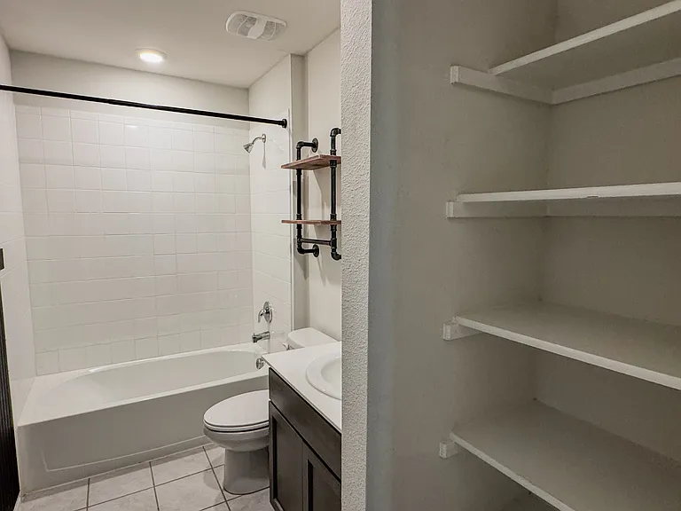 801 Meadow Creek Ln — Photo 17