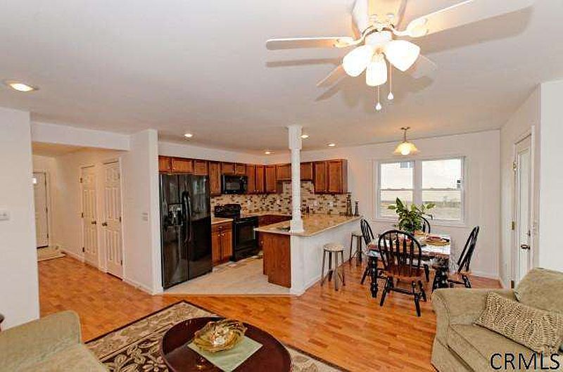 4th image of 49 CARROLL HILL Road