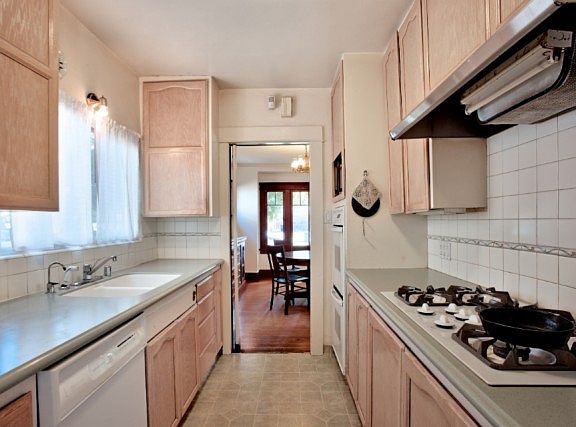 2nd image of 5141 N Maywood Ave