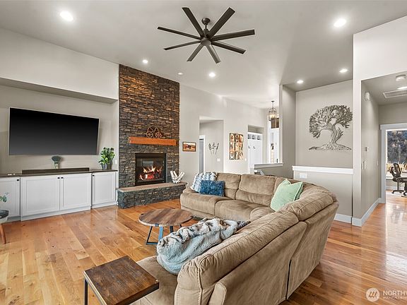 5th image of 2910 N Baker Avenue